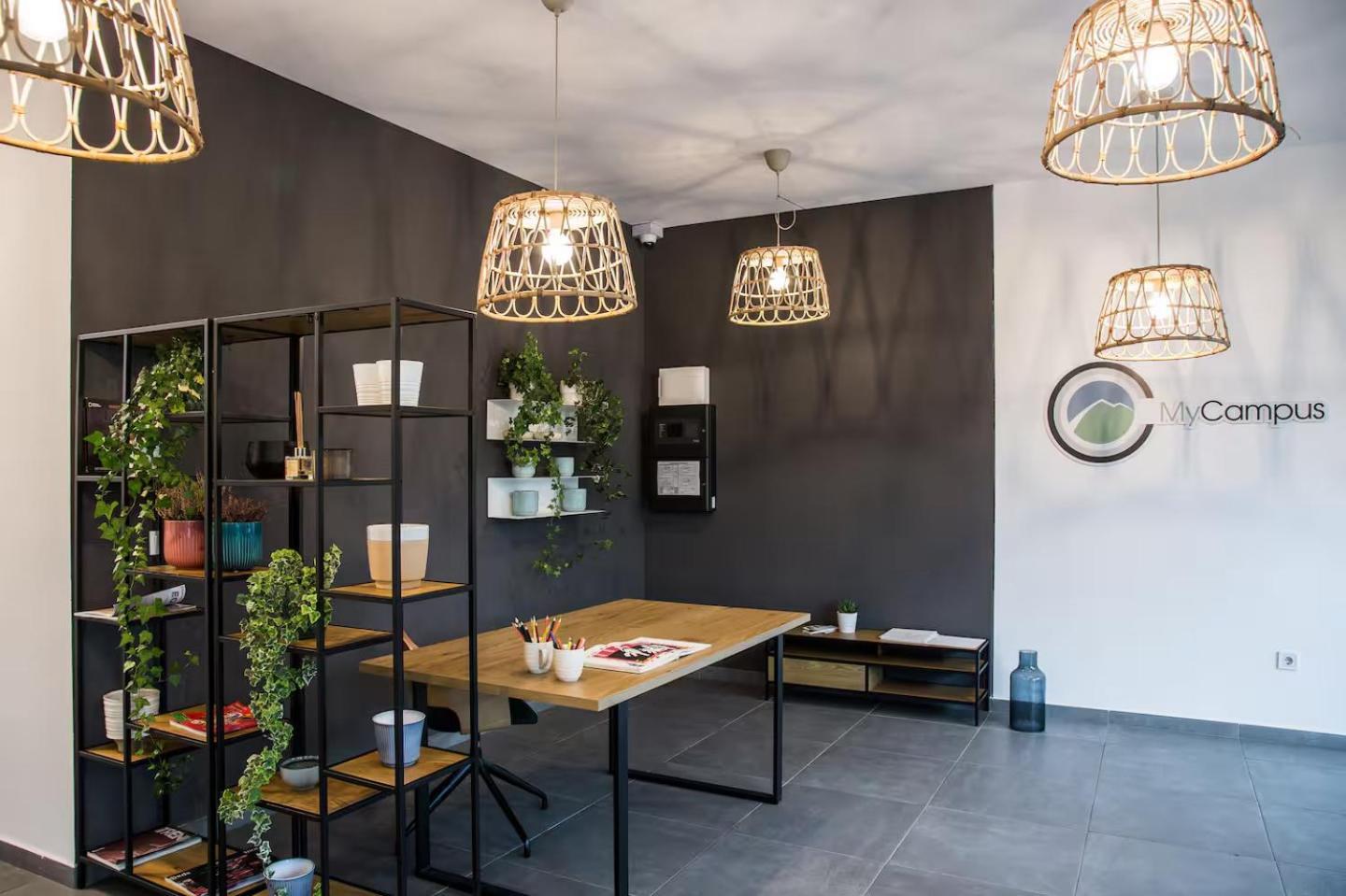 Apartment Toronto Cozy Near Unss And Nsa W Fast Wifi Sofia