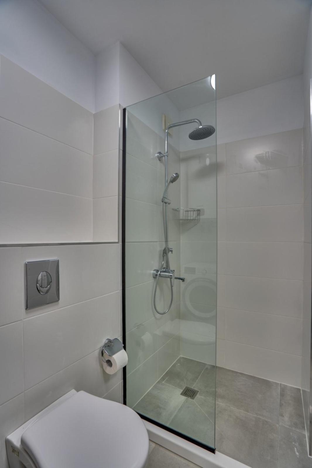 Apartment Toronto Cozy Near Unss And Nsa W Fast Wifi *